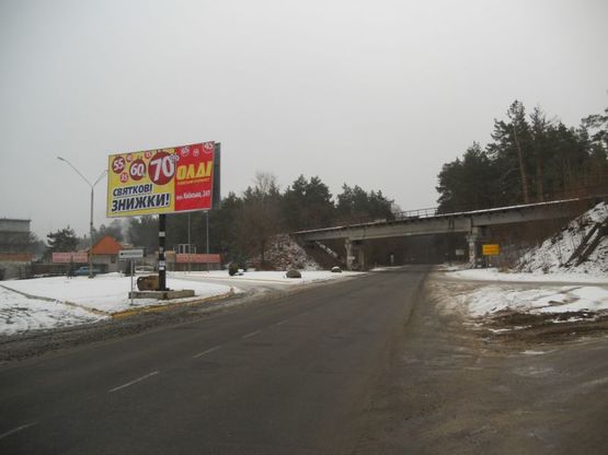 Фото рекламной плоскости по адресу с.Зазим'я, вул.Київська, за перехрестям з вул.Лісова, виїзд в бік Броварьского проспекту