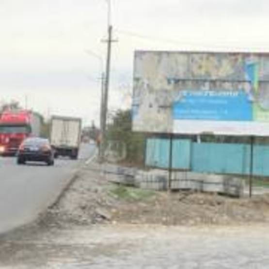 Фото рекламной плоскости по адресу вул.Берегівська, біля мосту 1