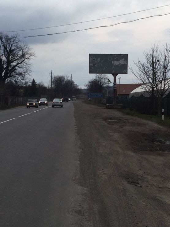 Фото рекламной плоскости по адресу вул.Матросова, біля фітомаркету (в`їзд в місто)