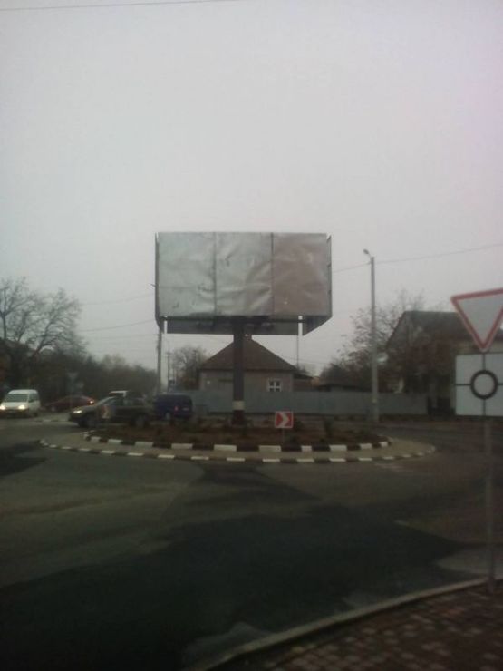 Фото рекламной плоскости по адресу вул.Росвигівська — Університетська (в`їзд в місто)