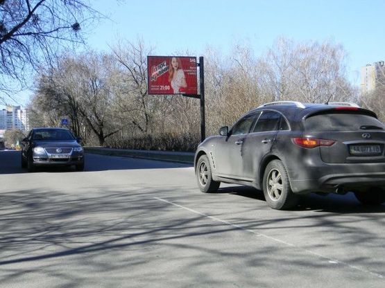 Фото рекламной плоскости по адресу Уманская ул., 47 - 200 м. до Чоколовского бул.
