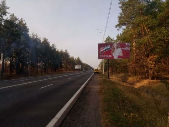 Фото рекламної площини за адресою Столичное шоссе ( направление к "Авторынку", поворт на коттеджный городок "Золотые ворота" )