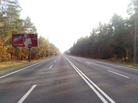 Фото рекламной плоскости по адресу Столичное шоссе ( на Обухов, поворт на коттеджный городок "Золотые ворота" )