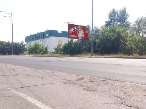 Фото рекламной плоскости по адресу Драйзера Т. ул., 42 (напротив), 500 м. до Бальзака ул.