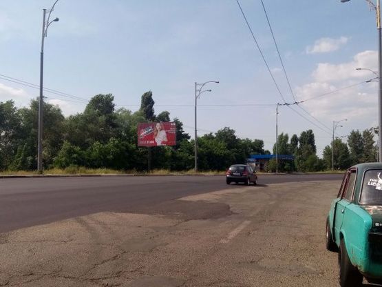 Фото рекламной плоскости по адресу Драйзера Т. ул., 42 (напротив), 500 м. от Бальзака ул.