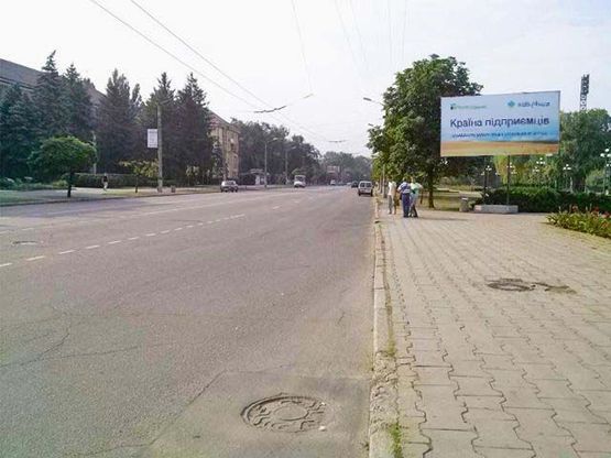 Фото рекламной плоскости по адресу Металургов пр., 7 - Степана Тильги ул., (ДК "Металлургов", стадион "Металлург"), направление к "Арселор Миттал Кривой Рог"