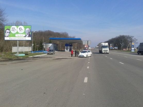 Фото рекламной плоскости по адресу Выезд из Львова на Киев (с. Гамалиевка, АЗС "Укрнафта")
