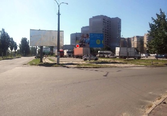 Фото рекламной плоскости по адресу Дружбы Народов пр. - Строителей (рынок)