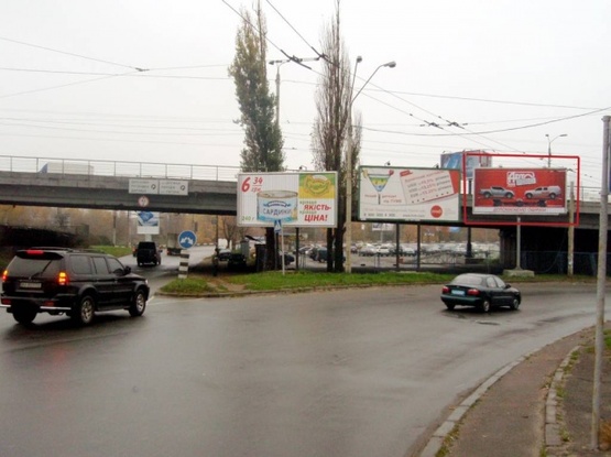 Фото рекламної площини за адресою Антоновича (Горького) выезд с Лыбидской площади на бульвар Дружбы Народов