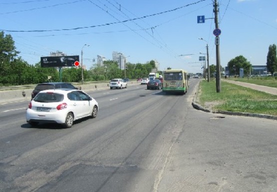 Фото рекламної площини за адресою Бандеры пр. (бывш. Московский пр.) (эл. опора 203)