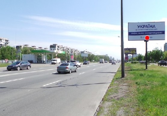 Фото рекламної площини за адресою Братиславская ул., 7 (напротив)