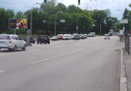 Фото рекламной плоскости по адресу Луговая ул., 9 - Семьи Кульженков ул. (бывш. Дегтяренко П. ул.)