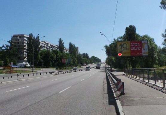 Фото рекламної площини за адресою Победы пр. - Ушакова ул.