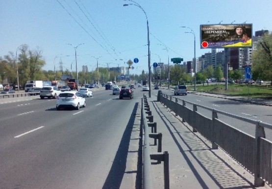 Фото рекламной плоскости по адресу Ак. Заболотного ул., 16 (на розделителе)