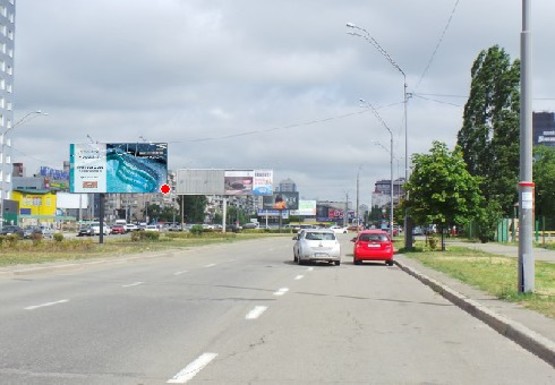 Фото рекламной плоскости по адресу Оболонский пр., 2а (на разделителе)