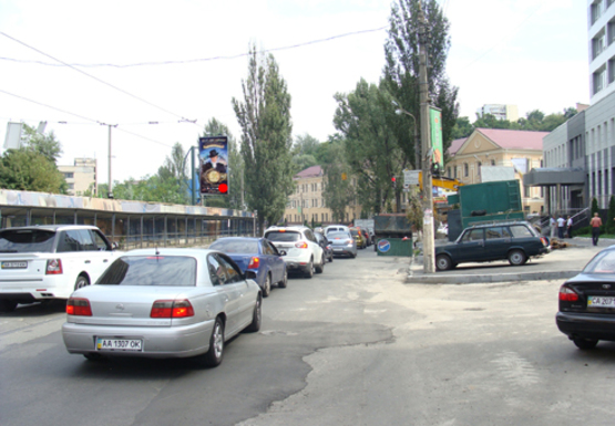 Фото рекламної площини за адресою Глубочицкая ул., 41