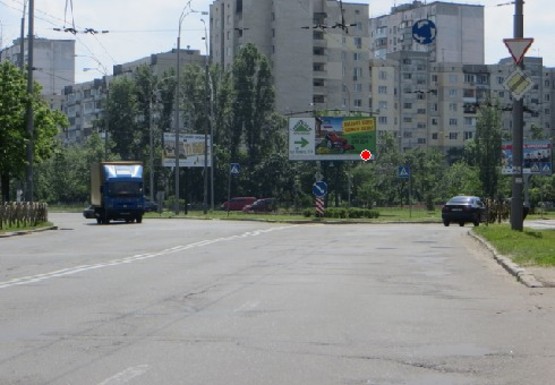 Фото рекламной плоскости по адресу Героев Днепра ул., 9 (на распределительном треугольнике)