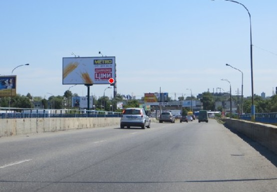 Фото рекламної площини за адресою Богатырская ул. - Бандеры пр. (бывш. Московский пр.)