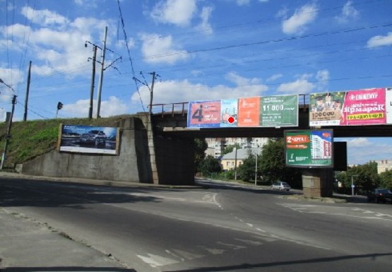 Фото рекламной плоскости по адресу Клепаровская ул. (мост)