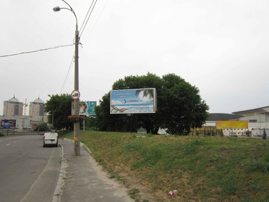 Фото рекламной плоскости по адресу Броварской просп. (ст.м. «Левобережная»)-в центр-призма3