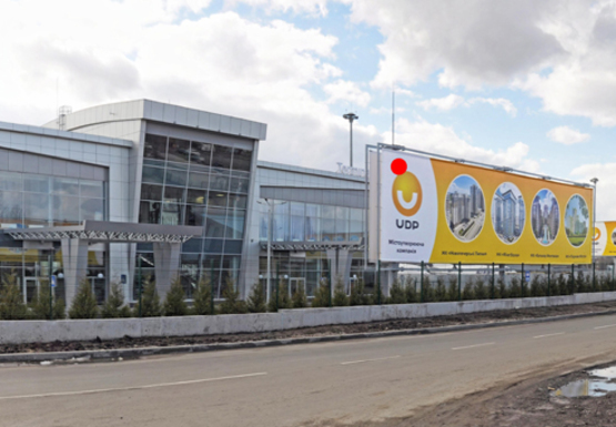 Фото рекламной плоскости по адресу Медовая ул., 2 Площадь перед входом/въездом в Терминала (Терминал В)