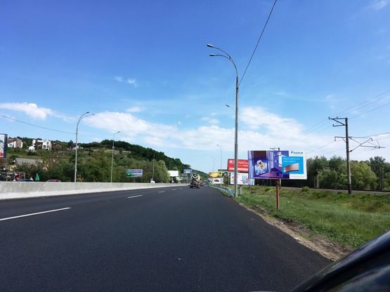Фото рекламної площини за адресою Дніпровське шосе, поворот на с. Лісники, траса Н-01 "Київ-Знам'янка", км 20+700 ліво