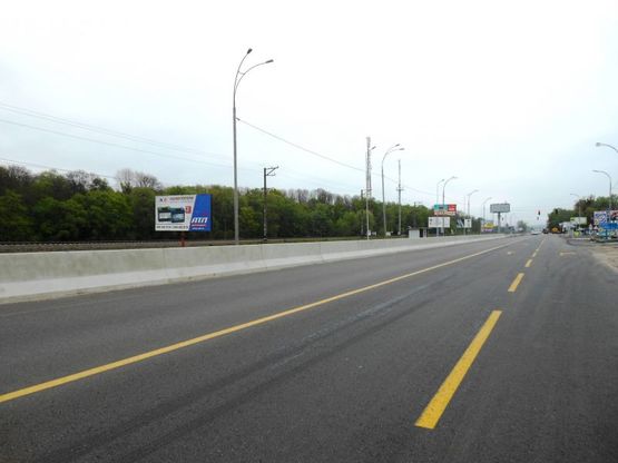 Фото рекламной плоскости по адресу Дніпровське шосе, поворот на с. Лісники, траса Н-01 "Київ-Знам'янка", км 20+700 ліво