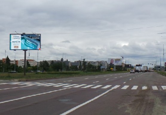 Фото рекламної площини за адресою Романа Шухевича пр., 22 (на разделителе)