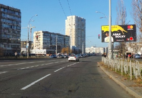 Фото рекламної площини за адресою Маршала Малиновского ул., 11