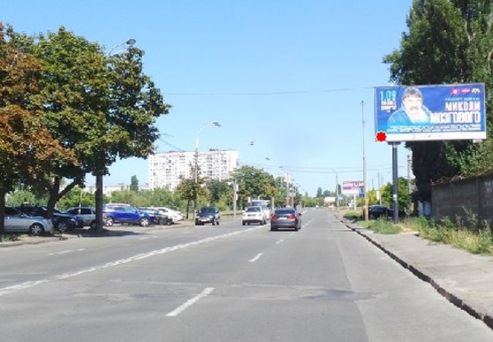 Фото рекламної площини за адресою Березняковская ул., 21