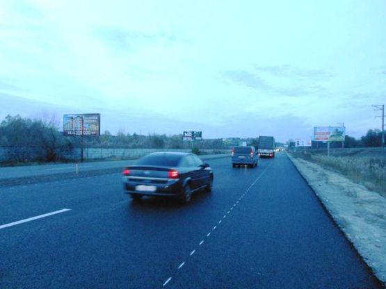 Фото рекламної площини за адресою Дніпровське шосе, територія під котеджну забудову, траса Н-01 "Київ-Знам'янка", км 22+000 право