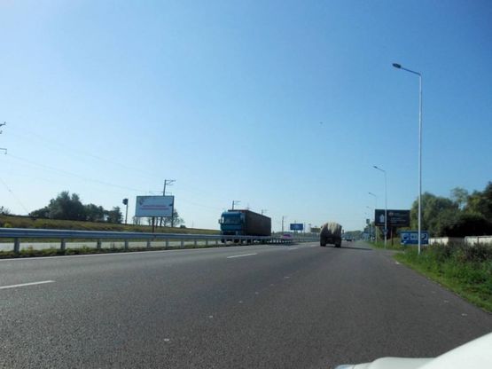 Фото рекламной плоскости по адресу Дніпровське шосе, територія під котеджну забудову, траса Н-01 "Київ-Знам'янка", км 22+300 ліво