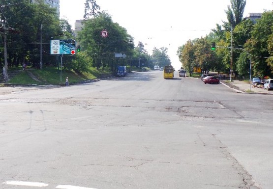 Фото рекламної площини за адресою Чернобыльская ул., 13