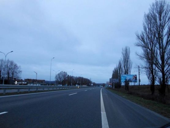 Фото рекламної площини за адресою Дніпровське шосе, км 23+100 лево, перед поворотом на Ходосеевку, АЗС БРСМ, садовый центр "Интерфлора", МегаМаркет, "Зеленый рынок", за 700м перед АЗС ОККО