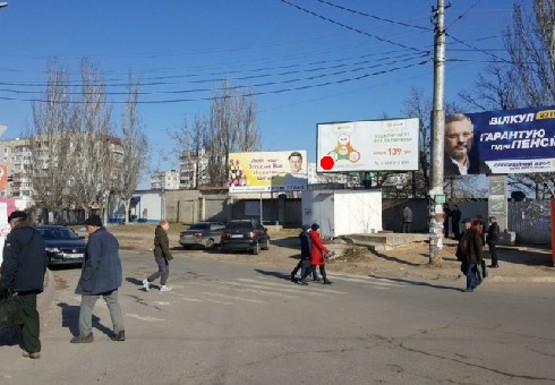 Фото рекламної площини за адресою Святых Кирилла и Мефодия ул. - Лавренева ул. (перекресток), нижний