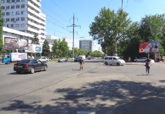 Фото рекламної площини за адресою Генерала Петрова ул. - Космонавтов ул.