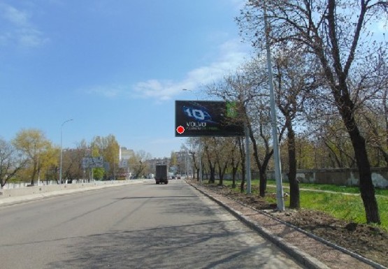 Фото рекламної площини за адресою Киевское шоссе, 2 напротив
