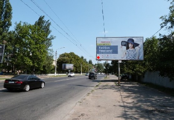 Фото рекламної площини за адресою Космонавта Комарова ул., 7