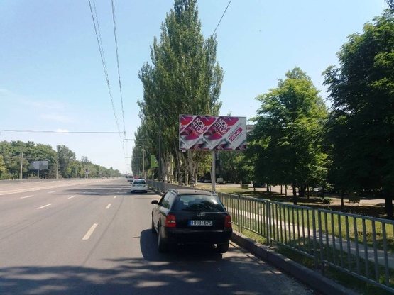Фото рекламной плоскости по адресу Заводская Набережная ул., 13а, (магазин "Брусничка", "Mega Toys Ukraine", аптека "Не болей"), в наплавл. Кайдакского моста