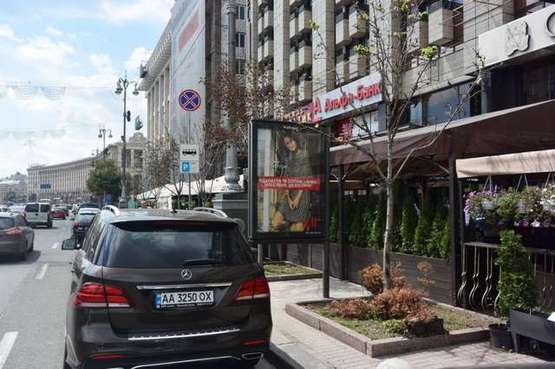 Фото рекламної площини за адресою Хрещатик вул., 12 (ресторан "Планета Суші", "OTRADA")