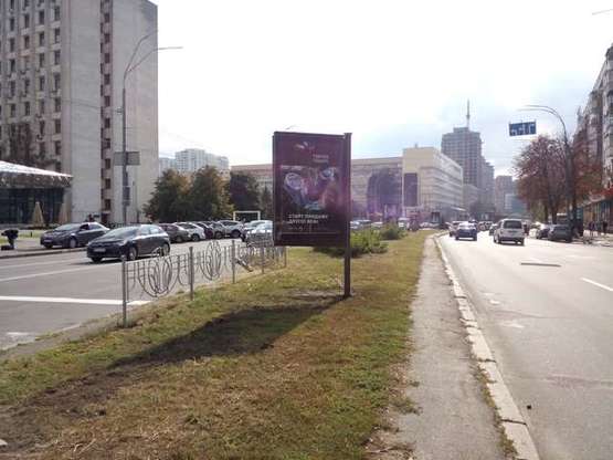Фото рекламної площини за адресою Алмазова Генерала вул. (Кутузова вул.), 12 на розділювальній смузі (в направл. Леси Украинки)