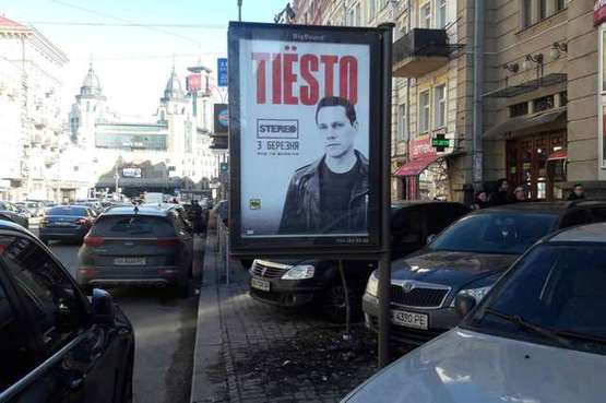 Фото рекламної площини за адресою Велика Васильківська вул.,  навпроти буд. №19  (кинотеатр "Київ" (летом зонтики!))