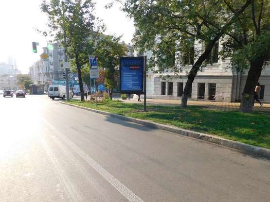 Фото рекламної площини за адресою Льва Толстого вул., 7