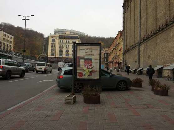 Фото рекламной плоскости по адресу Боричів узвіз, 13 №2