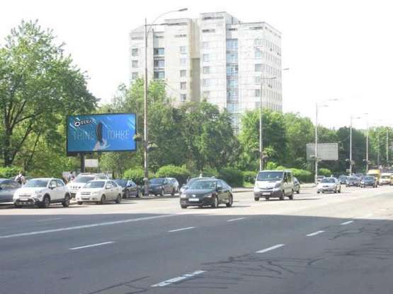 Фото рекламной плоскости по адресу Голосіївський просп., 59: поліклініка №10 (в напр. Голосіївської пл. )