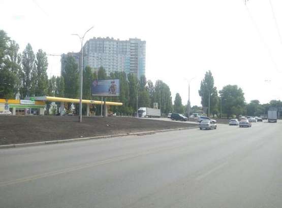 Фото рекламної площини за адресою Академіка Заболотного вул., 142, на розподілювачі (в направл.Столичного шосе)