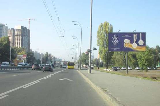 Фото рекламной плоскости по адресу Академіка Глушкова просп., 12 (в направл. Одесской пл.)