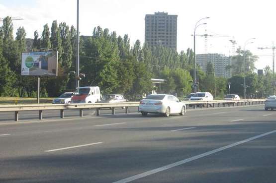 Фото рекламной плоскости по адресу Академіка Глушкова просп., 12 (в направл. Голосеевского просп.)