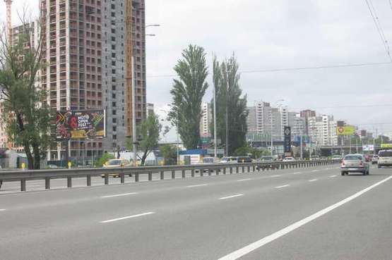 Фото рекламної площини за адресою Академіка Глушкова просп., 10, навпроти (в направл. Одесской пл.)