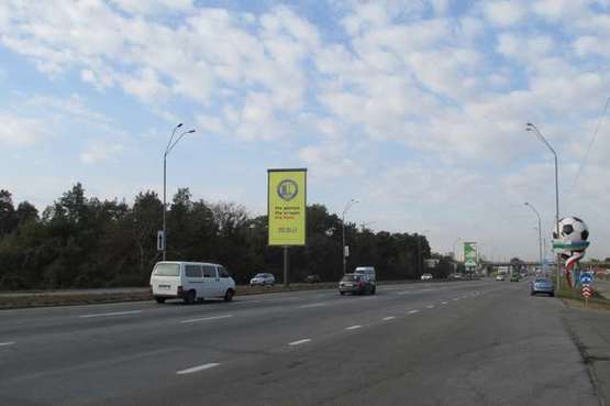 Фото рекламної площини за адресою Броварський просп., на розподілювачі №2 (в напрямку Києва)